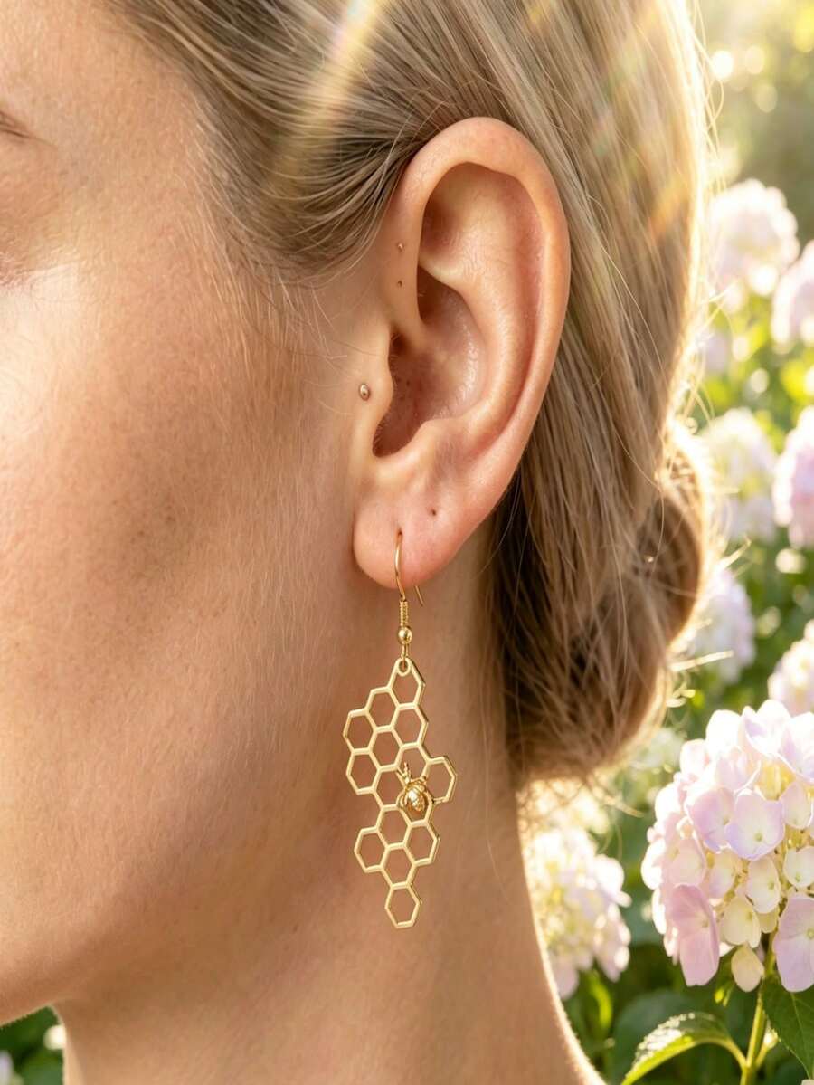 1 Đôi bông tai hình ong dễ thương và thời trang, thiết kế dạng lưới, thích hợp cho nữ, phù hợp cho cả trang phục thường ngày và đi làm. - Vàng - Xem 1