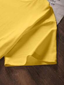Camiseta gráfica de manga corta y cuello redondo con ajuste holgado para mujer - Amarillo - Ver 3