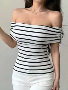 女士露肩短袖条纹T恤，常规长度，高弹面料上衣 - 黑與白 - 查看 4