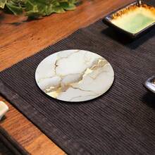 大理石纹圆形木质杯垫套装，木质材料，金色纹理，优雅的白色、黑色、金色和灰色大理石纹路，适用于咖啡桌和餐桌。 - 彩色 - 查看 2