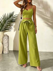 Bộ đồ hai mảnh phong cách Bohemian dành cho nữ, gồm áo hai dây ngắn phối cùng quần ống rộng trang trí nơ. Thiết kế với cạp chun ở phía sau, hoàn hảo cho kỳ nghỉ, bãi biển và trang phục thường ngày. - Màu xanh Ô liu - Xem 3