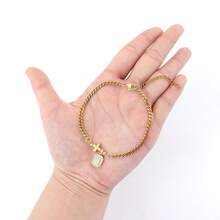 1 pieza Nuevo brazalete de cadena de acero inoxidable dorado con colgante de cruz y letra inicial de moda para hombres - Amarillo Oro - Ver 3