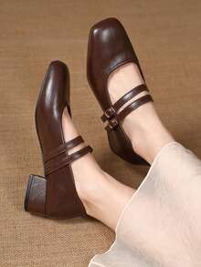 Bombas de tacón grueso clásicas para oficina/trabajo con punta cuadrada, correa única y hebilla, en marrón/negro, de estilo minimalista elegante para primavera/verano - Marrón - Ver 2
