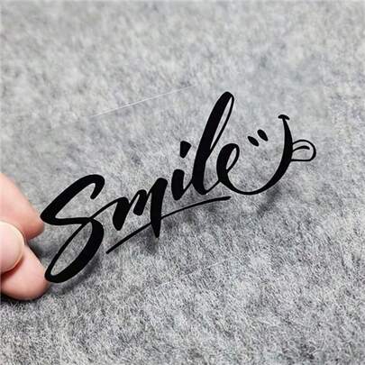 Hình dán trang trí với hình mặt người và chữ cái dành cho ô tô, xe máy và xe điện. Những hình dán cao cấp này có khả năng chống nước và chống nắng.