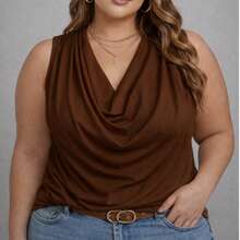 Blusa Regata Feminina Plus SIze Social Casual Gola Boba Drapeada Elegante Soltinha Despojada Moda 2026 - Marrom - Visão 1