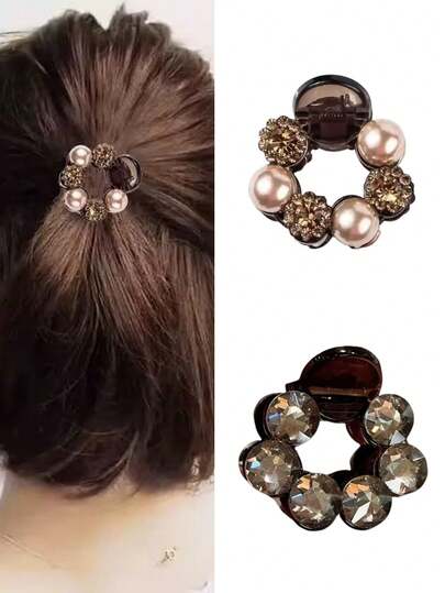 Bộ 2 kẹp tóc cỡ trung bình, lý tưởng cho phụ nữ có mái tóc mỏng hoặc để buộc một phần tóc dày, đơn giản và dễ sử dụng.