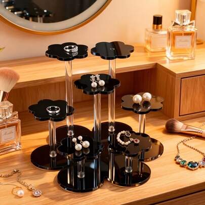 Giá trưng bày nhiều tầng, giá đựng nhẫn trang sức, giá trưng bày mô hình nhân vật hành động, kệ trưng bày mỹ phẩm.