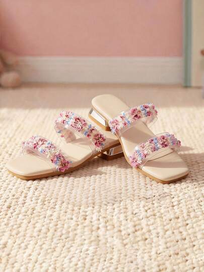Giày trẻ em cho bé gái, sandal đế thấp trong suốt có tua rua nhiều màu sắc, phù hợp cho bé từ 3 đến 12 tuổi, hoàn hảo cho phong cách đi biển tươi mát, đồng quê hàng ngày.