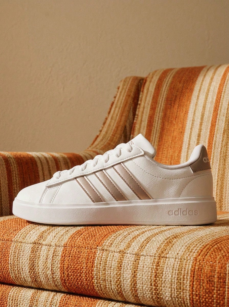 Giày thể thao Adidas Grand Court Thoải mái, Nhẹ, Đệm, Đế Cloudfoam, Chống trượt, Mềm mại, Thân thiện với da, Dễ phối đồ, Buộc dây, Đi làm hàng ngày, Đi học, Tập gym, Nam Nữ, Trắng bạch kim, Ánh kim GW9215 - Trắng - Xem 1