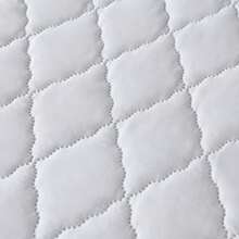 1pc Soft Luxury High-Quality Mattress Protector (Pillow Case Not Included), Breathable & Cooling, Waterproof/Stain Resistant, Mother's Day Home Gift, Machine Washable, Tight Elastic Fitted Edge, Pet-Friendly, Suitable For Bedroom, Home Or Hotel Bedding Cover - White - View 3
