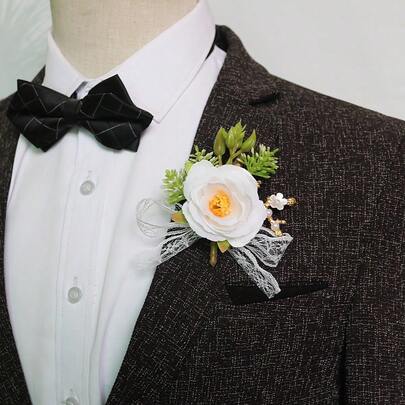 2 bông hoa giả màu trắng lấy cảm hứng từ thiên nhiên, gồm hoa, lá và quả trang trí, thích hợp làm hoa cài áo cho chú rể, hoa đeo tay cho phù dâu, phù hợp cho đám cưới, tiệc tùng và sự kiện.