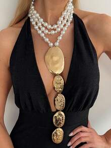 Dây chuyền choker ngọc trai nhiều lớp nổi bật, mặt dây chuyền dài bằng vàng dập nổi bản to, thích hợp cho nữ mặc váy dạ hội cổ chữ V sâu. - Vàng - Xem 3