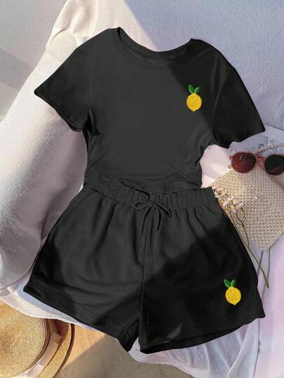 Conjunto de 2 piezas de top de manga corta con cuello redondo y estampado de limón + shorts, talla grande, conjunto de verano casual para mujer