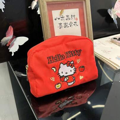 SANRIO 1 Túi đựng mỹ phẩm thêu hình Hello Kitty màu đỏ, Túi trang điểm bằng nylon họa tiết hoạt hình dễ thương, Túi đựng đồ vệ sinh cá nhân dung tích lớn, chống thấm nước, Khóa kéo tiện dụng để đựng cọ trang điểm và sản phẩm chăm sóc da, Túi cầm tay kiểu Nhật Bản ngọt ngào, Hoàn hảo cho du lịch, công tác, đi học, đi làm và sử dụng hàng ngày, Vừa vặn với son môi, phấn phủ, phấn nền, kẻ mắt, mascara, bảng phấn mắt, tẩy trang, nước hoa hồng, kem dưỡng da, kem dưỡng ẩm và bông tẩy trang, Túi nhỏ đa năng để sắp xếp bàn làm việc văn phòng, Lý tưởng cho các chuyến đi chơi, dã ngoại.