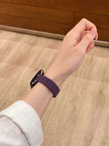 1条男女通用休闲硅胶磁性表带，适用于38/40/41/42/44/45/46/49mm Ultra/SE/11/10/9/8/7/6/5/4/3/2/1 - 紫色 - 查看 3