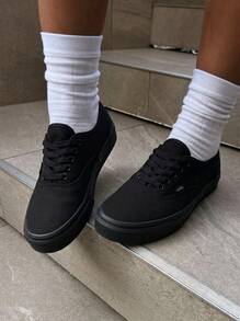 Vans 正品女士休闲鞋，轻便缓震透气，舒适厚底，饰有品牌标志，亲肤百搭，适合日常穿着、健身通勤、下班后休闲旅行、约会等场合，黑色 VN000EE3BKA - 黑色 - 查看 1