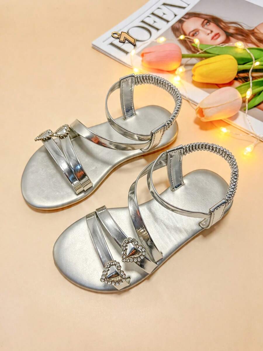 1 đôi dép xăng đan trẻ em thời trang, dép xăng đan đế bằng màu bạc cho bé gái, giày công chúa thanh lịch, thích hợp cho mùa hè, đi chơi và nghỉ lễ. - Bạc - Xem 1