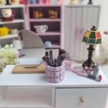 مجموعة أدوات مصغرة للمكياج بمقياس 1/6 و 1/12 ، تشمل فرش المكياج ، كرة الخدود ، العطر ، أحمر الشفاه ، طلاء الأظافر ومرآة صغيرة ، إكسسوارات زخرفية لبيت الدمية ، مصباح المكتب ، نموذج المكتب ، أدوات التصوير ، ديكور المناظر الطبيعية الصغيرة ، هدايا صغيرة ، تذكارات ، ديكور المنزل - متعدد الألوان - مشاهدة 4