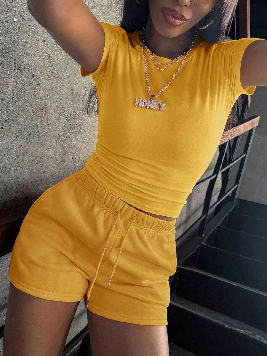 Conjunto de camiseta de manga corta y pantalones cortos de unicolor para mujer con estilo - Amarillo - Ver 1