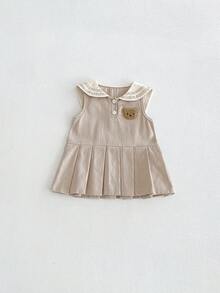 Miniweenns 1件女嬰夏季戶外休閒洋裝，經典水手領配可愛熊貼布，百褶無袖女嬰洋裝 - 卡其色 - 查看 5