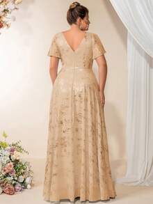 Đầm dạ hội sang trọng bằng chiffon, cổ chữ V sâu, đính kim tuyến lấp lánh, tay bồng, thích hợp cho tiệc tối. - Rượu sâm banh - Xem 2