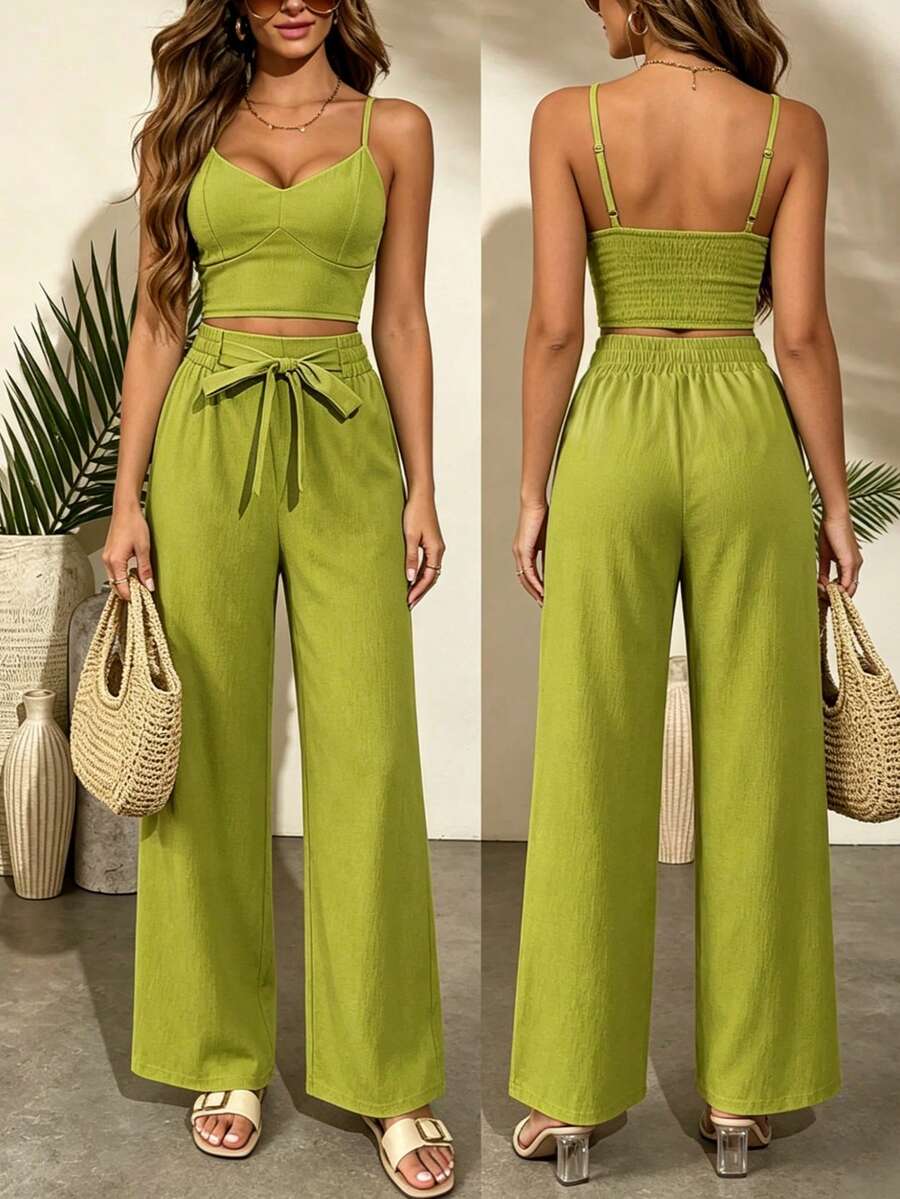 Bộ đồ hai mảnh phong cách Bohemian dành cho nữ, gồm áo hai dây ngắn phối cùng quần ống rộng trang trí nơ. Thiết kế với cạp chun ở phía sau, hoàn hảo cho kỳ nghỉ, bãi biển và trang phục thường ngày. - Màu xanh Ô liu - Xem 1