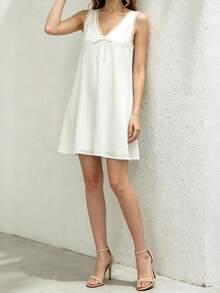 Womens Sleeveless Tank Dress Summer Fashionable V Neck Embroidery Lace Trim Mini White Dress with Bow Detail - Blanco - Ver 5