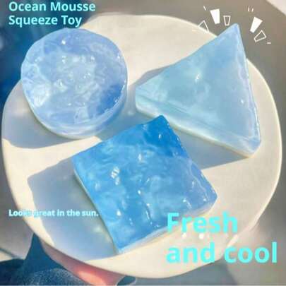 1个畅销透明蓝色麻糬软萌玩具 - 桌面摆件和解压玩具