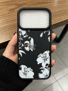 Ốp điện thoại bằng acrylic mềm mại, viền đen, họa tiết hoa ly nghệ thuật, tương thích với các dòng điện thoại Apple bao gồm 12 Mini/13 Mini/14/15 Plus/16/16 Pro/16 Pro Max/17 Pro Max. - Đen và trắng - Xem 3