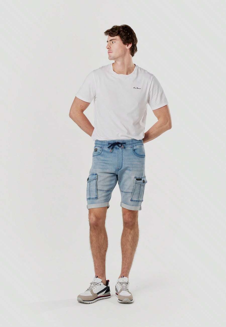 Koroshi Pantalón corto jogger denim cargo hombre composición 75%Algodon 24%Poliester 1%Elastano AZUL CL / LIGHT BLUE Tallas L/M/S/XL/XXL Proporciona elasticidad y libertad de movimiento. Ideales para un estilo casual versátil. - Celeste - Ver 1