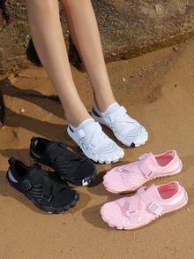 HDOXSE Men's And Women's Lightweight And Breathable River Tracing Shoes Are Available With White/Black, Black/White, And All-Pink Soles, Offering Comfort For Standing And Running. Ideal For Outdoor Wear, They Feature Shock Absorption, A Low-Cut Lace-Up Design, And Durable All-Terrain Traction. - 黑色 - 查看 1