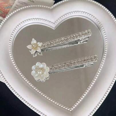2个优雅闪亮立方氧化锆和仿珍珠花朵发夹，多功能侧夹，适合日常佩戴和派对，四季皆宜的完美发饰