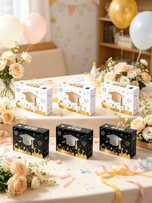 6 piezas Cajas de regalo con tema de graduación - Esquemas de color negro, blanco y dorado. Esta serie de cajas de regalo viene en colores negro y blanco, con el diseño centrado en elementos clave como las gorras de graduación. - Talla única - Ver 2