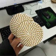 这款简约风格的杯垫共有2个，内衬无纺布，非常适合装饰咖啡桌、美化家居、酒吧使用，也可作为礼物赠送。棕色系列尤其适合作为生日礼物或毕业礼物。 - 彩色 - 查看 11