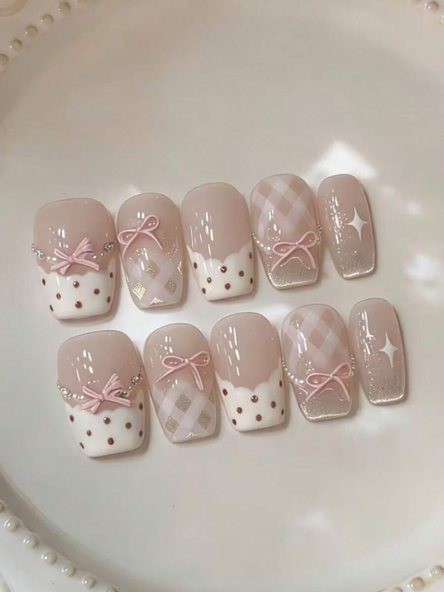 10片纯手工制作的中长棺材形美甲，粉色、白色和棕色猫眼图案，带有立体蝴蝶结、格子图案和圆点，法式可爱时尚，Y2K风格，柔和闪光，适合女性和女孩，春夏秋冬，节日和日常使用。 - 粉色 - 查看 1