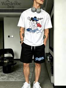 Disney Licensed Short-Sleeve Printed T-Shirt And Shorts Set, Men's Two-Piece Set, Mickey Mouse Baseball Costume Theme Printed T-Shirt And Shorts Set, Suitable For Family Outings And Vacations. Suitable For Both Men And Women. Comfortable And Breathable. - 黑色+白色 - 查看 1