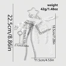 1个极简手工串珠钥匙扣，百搭休闲学院风，适合女性日常佩戴或作为礼物，包含白色仿珍珠、黑白波点丝带、银色CCB珠子、镂空星星、十字架、水钻和软陶绳。 - 銀色 - 查看 10