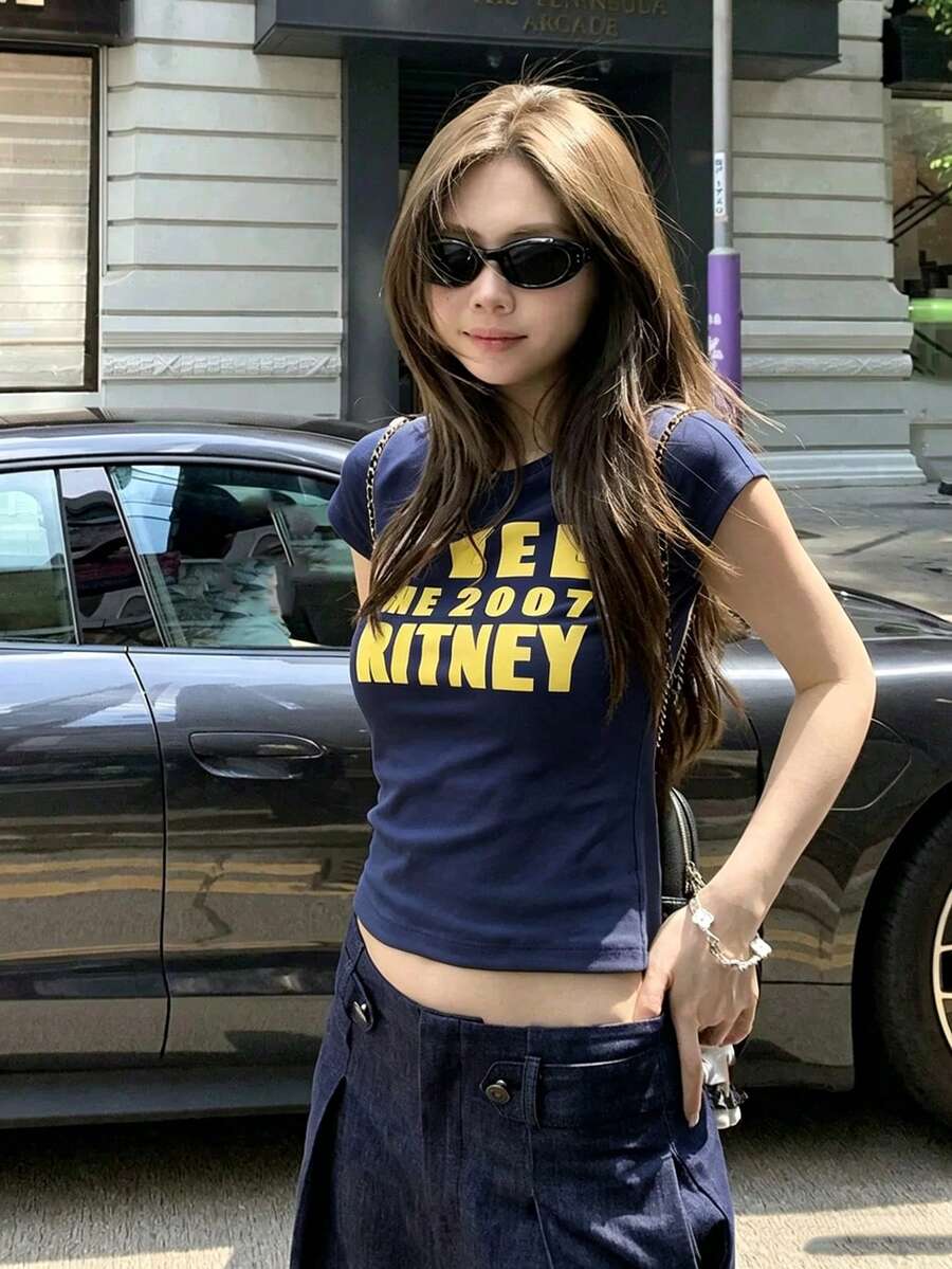 女士字母印花圆领修身短袖T恤，夏季休闲款