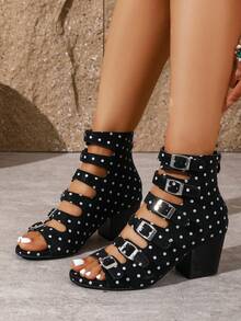 Giày sandal cao gót đế dày nhiều quai màu đen trắng chấm bi kiểu La Mã mới cho nữ, chất liệu da PU chấm bi kết hợp với quai kim loại nhiều lớp, thiết kế ngọt ngào và cá tính, gót dày giúp ổn định và tăng chiều cao, hở mũi thoáng mát, kiểu dáng La Mã ôm sát cá tính, mang hơi hướng cổ điển ngọt ngào, phù hợp cho tiệc tùng, lễ hội âm nhạc, dạo phố và nhiều dịp khác. - Chấm đen - Xem 2