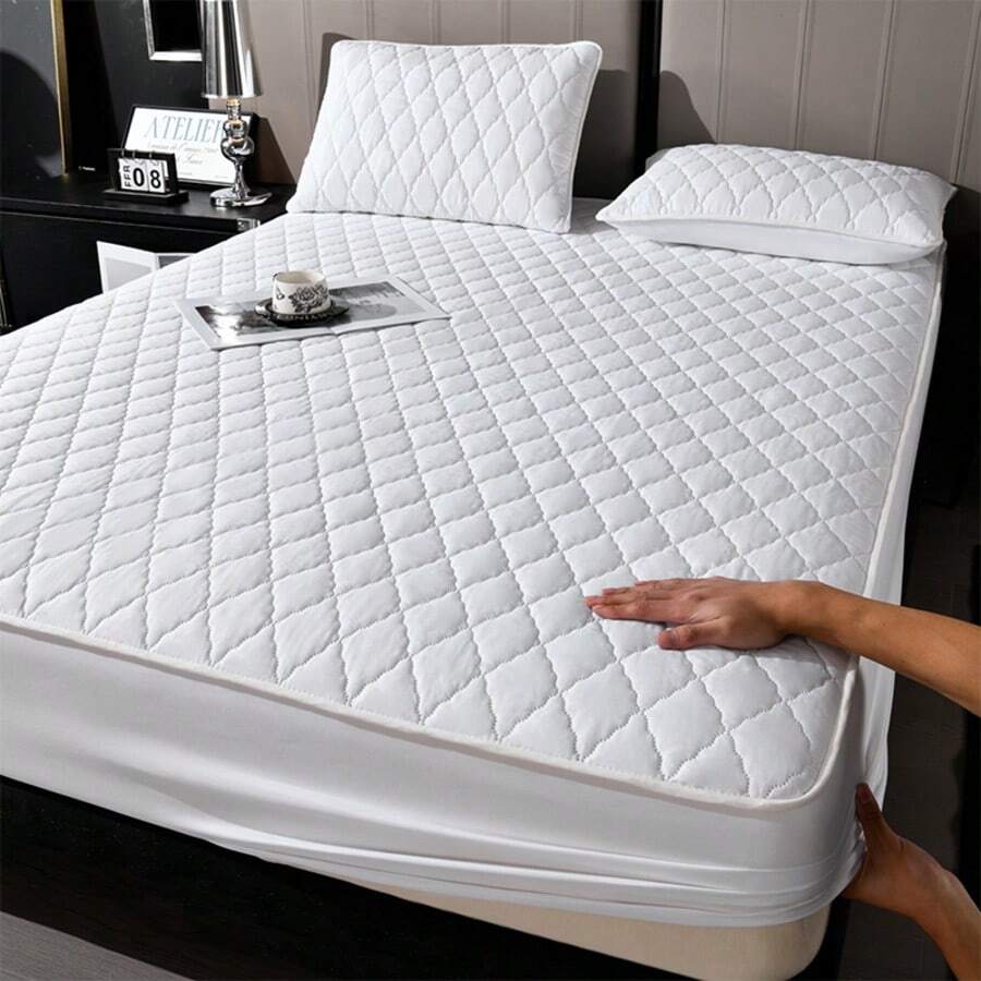 1pc Soft Luxury High-Quality Mattress Protector (Pillow Case Not Included), Breathable & Cooling, Waterproof/Stain Resistant, Mother's Day Home Gift, Machine Washable, Tight Elastic Fitted Edge, Pet-Friendly, Suitable For Bedroom, Home Or Hotel Bedding Cover - White - View 1