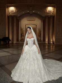Timeless Romantic Sweetheart Neckline Lace Ball Gown Wedding Dress With Matching Lace-Edged Veil, Chapel Train, And Corset Bodice – All-Season Formal Bridal Gown For Church, Garden, Ballroom, And Destination Weddings - trắng - Xem 1