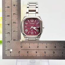 CITIZEN ES5050-57Y 女士 XC 腕表，红色表盘，酒桶形不锈钢表壳，罗马数字时标，蓝宝石水晶表镜，不锈钢表带，优雅正装腕表，送给她的完美礼物 - 銀色 - 查看 6