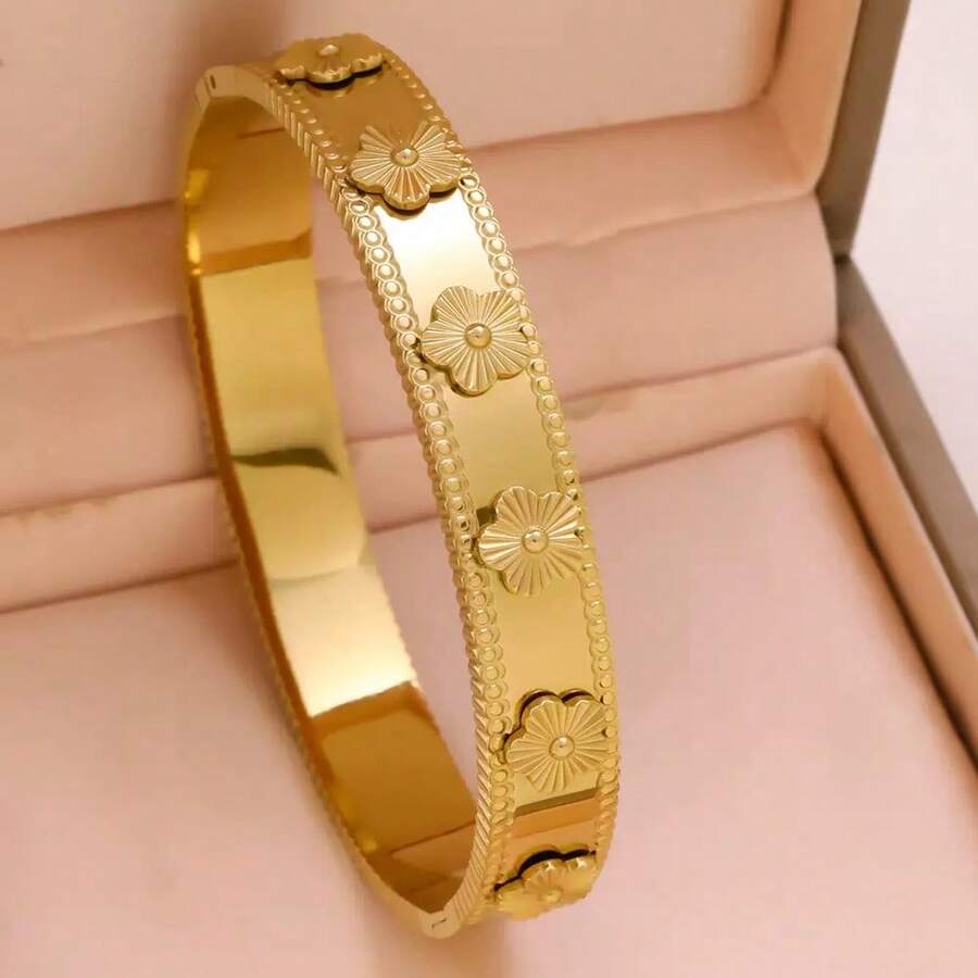 1件不锈钢镀金五瓣花宽手镯，优雅精致，搭扣设计，适合女性日常佩戴或出席聚会、生日、情人节、母亲节等场合的礼物。 - 銀色 - 查看 1