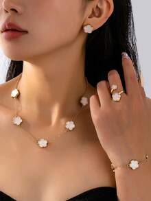 4pcs Fashionable Elegant Lucky Clover Design Necklace, Bracelet, Ring, Earrings Jewelry Set, Suitable For Women's Daily Wear, Best Gift For Valentine's Day, Girlfriend, Mother - White - View 2