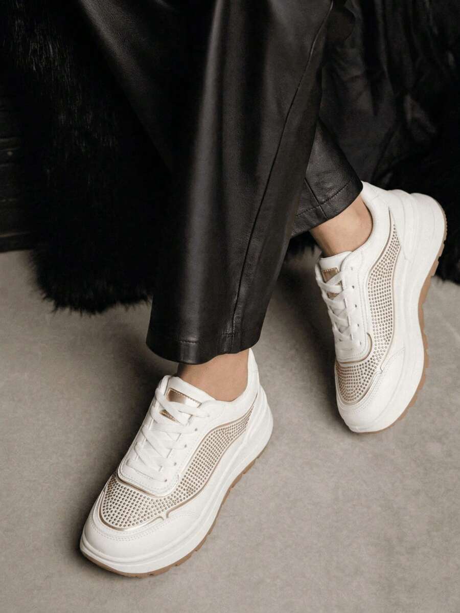 Schuhe mit dicker Sohle, geprägten Details und Schnürsenkeln - Weiss - Übersicht 1