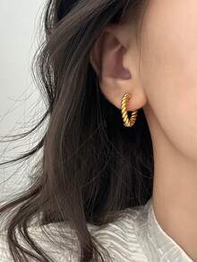 一对铜质时尚小巧精致优雅百搭的扭曲几何耳环，适合年轻女孩日常及节日佩戴。 - 麻花 - 查看 2