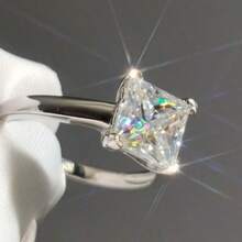 Bộ nhẫn mạ bạc đính đá Cubic Zirconia tổng hợp sáng bóng, gồm nhẫn đính hôn và nhẫn cưới. Trang sức đa năng phù hợp cho đám cưới, tiệc tùng và đeo hàng ngày. - Bạc - Xem 3
