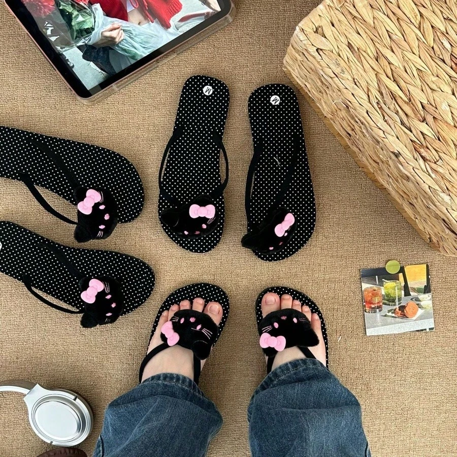 SANRIO Dép xỏ ngón nữ Hello Kitty hoạt hình, đế mềm, kiểu dáng đa năng, gót dày, dép đi biển, phụ kiện cần thiết cho du lịch và hoạt động ngoài trời. - Dép tông - Xem 1
