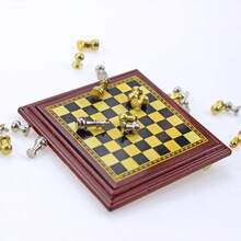 4.8厘米迷你便携折叠国际象棋套装，休闲娱乐活动，娃娃屋迷你国际象棋，豪华金属黑白棋盘，黑白棋子，策略棋盘游戏，迷你模型拼图道具，微缩场景BJD道具，时尚迷你国际象棋，微缩家居场景，仿金属棋盘和棋子，微缩家居场景，可搭配装饰品 - 彩色 - 查看 2
