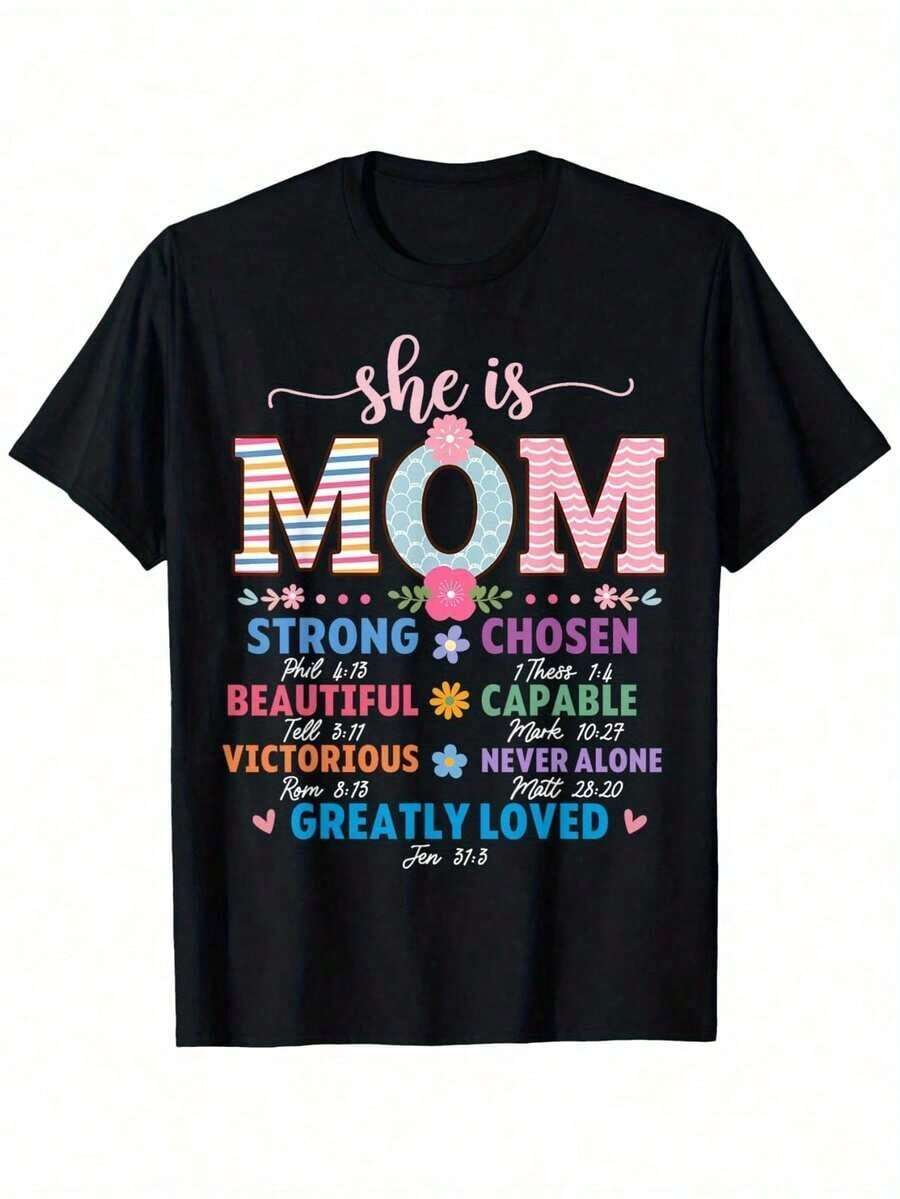 Camiseta con Versículo Bíblico "Ella Es Mamá 2026" - Regalo Inspirador para el Día de la Madre con Diseño Floral y de Fe, Camiseta de Cuello Redondo Suave y Transpirable, Ajuste Cómodo, Manga Corta Unisex para Mujeres y Hombres, Citas de Versículos Bíblicos (Salmo 127:2, Proverbios 31:25) - Negro - Ver 1